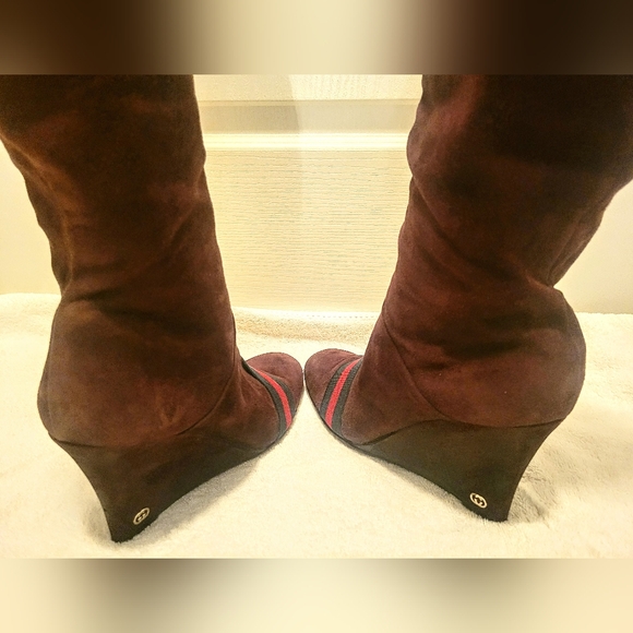 Sexy GUCCI Signature Chocolate Brown Suede Wedge Boots. - Picture 3 of 10
